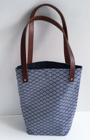 Sac bleu en toile / anses en cuir marron : Vague bleue